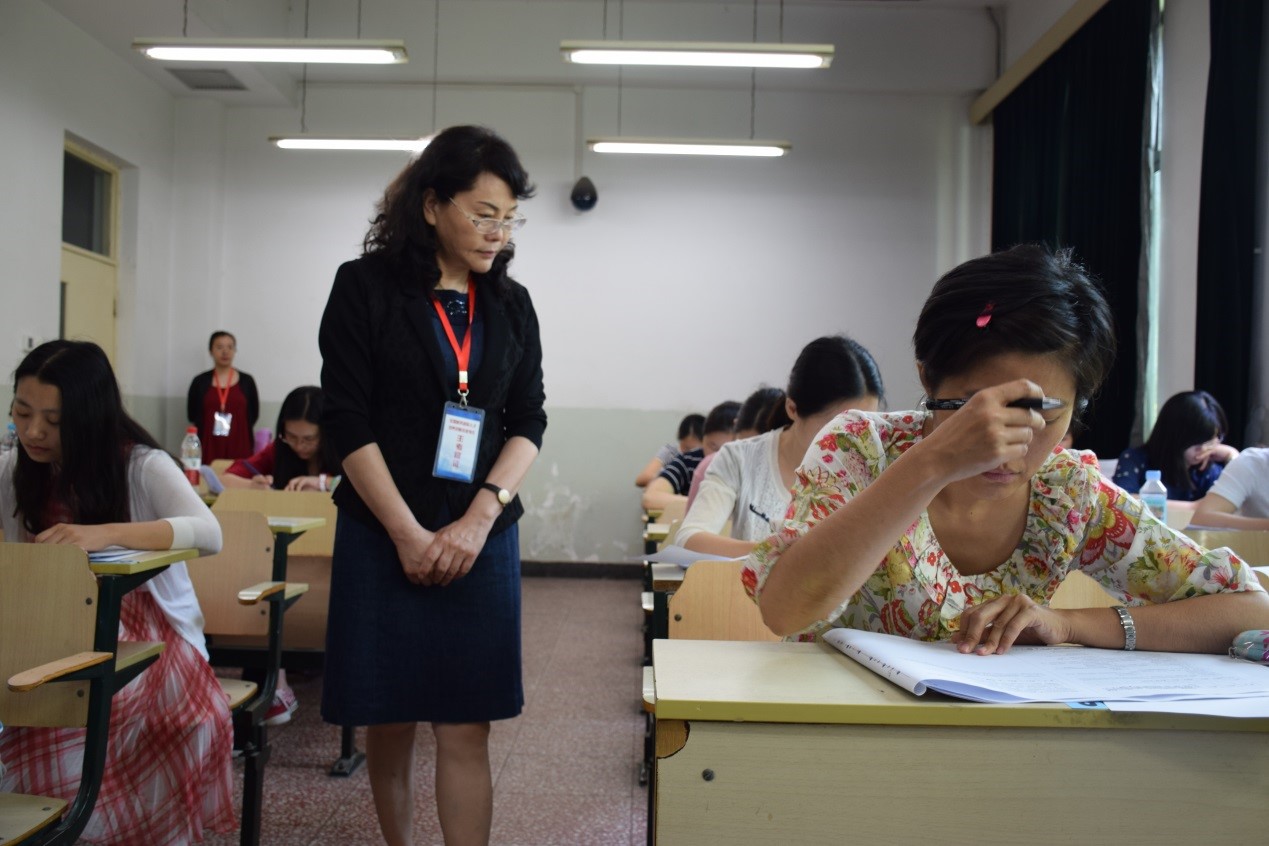 图1:国家税务总局相关司局领导巡视考场.jpg